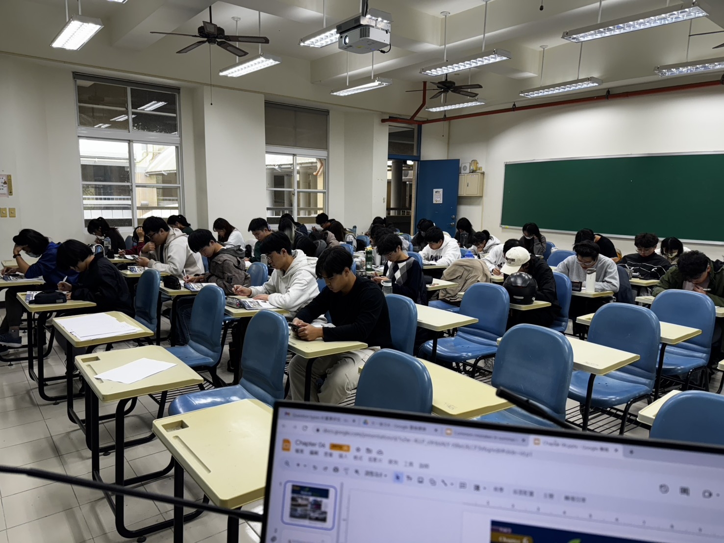 「生成式AI導入課程教學」：大一英文：英文溝通訓練(II)