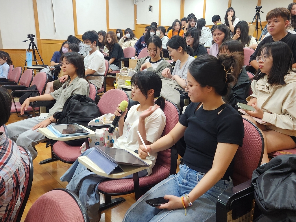 國外訪問學者講座：From Awareness to Action: Practical Strategies to Support Social and Emotional Well-Being