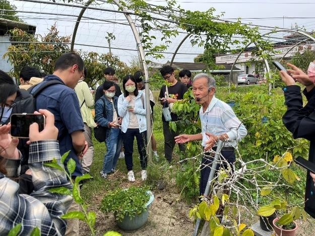 【A5-1跨域特色學分學程】參訪見習嘉義縣中埔鄉香積苑有機藥草產銷班之標本園