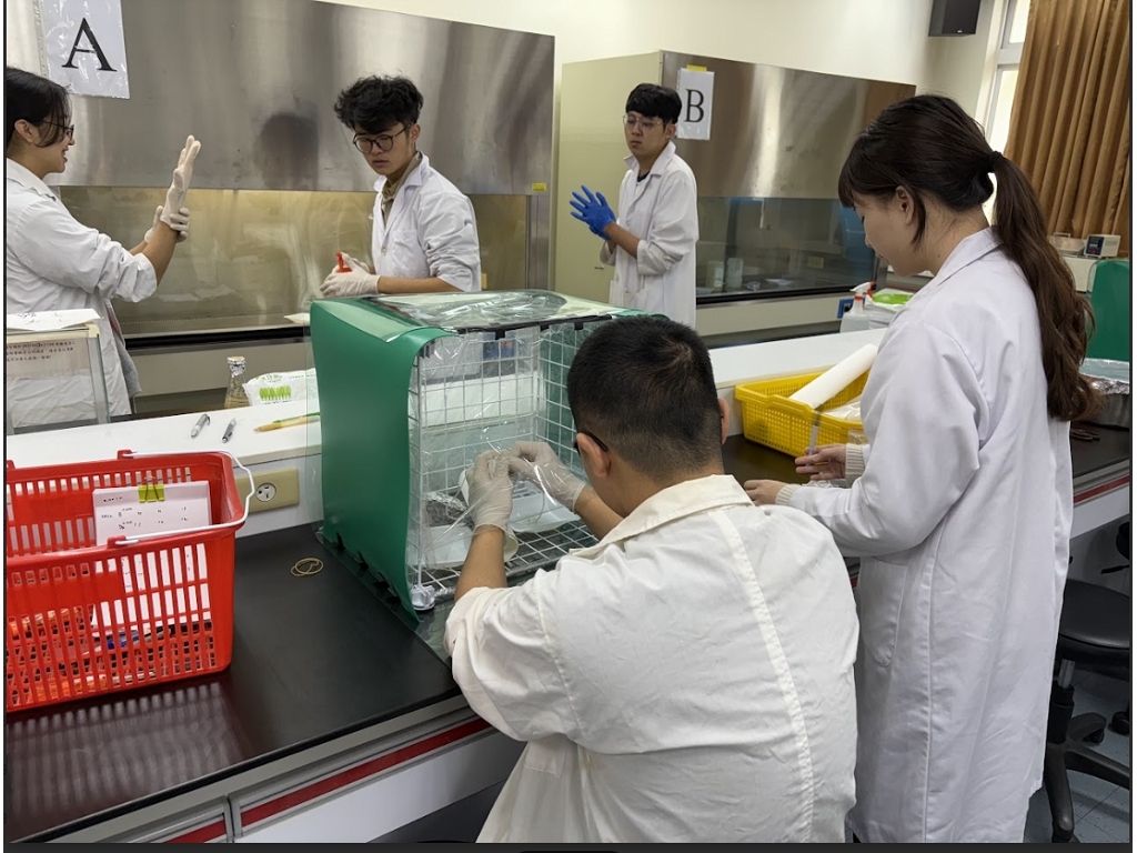 跨領域共授課程：藥物萃取與活性分析