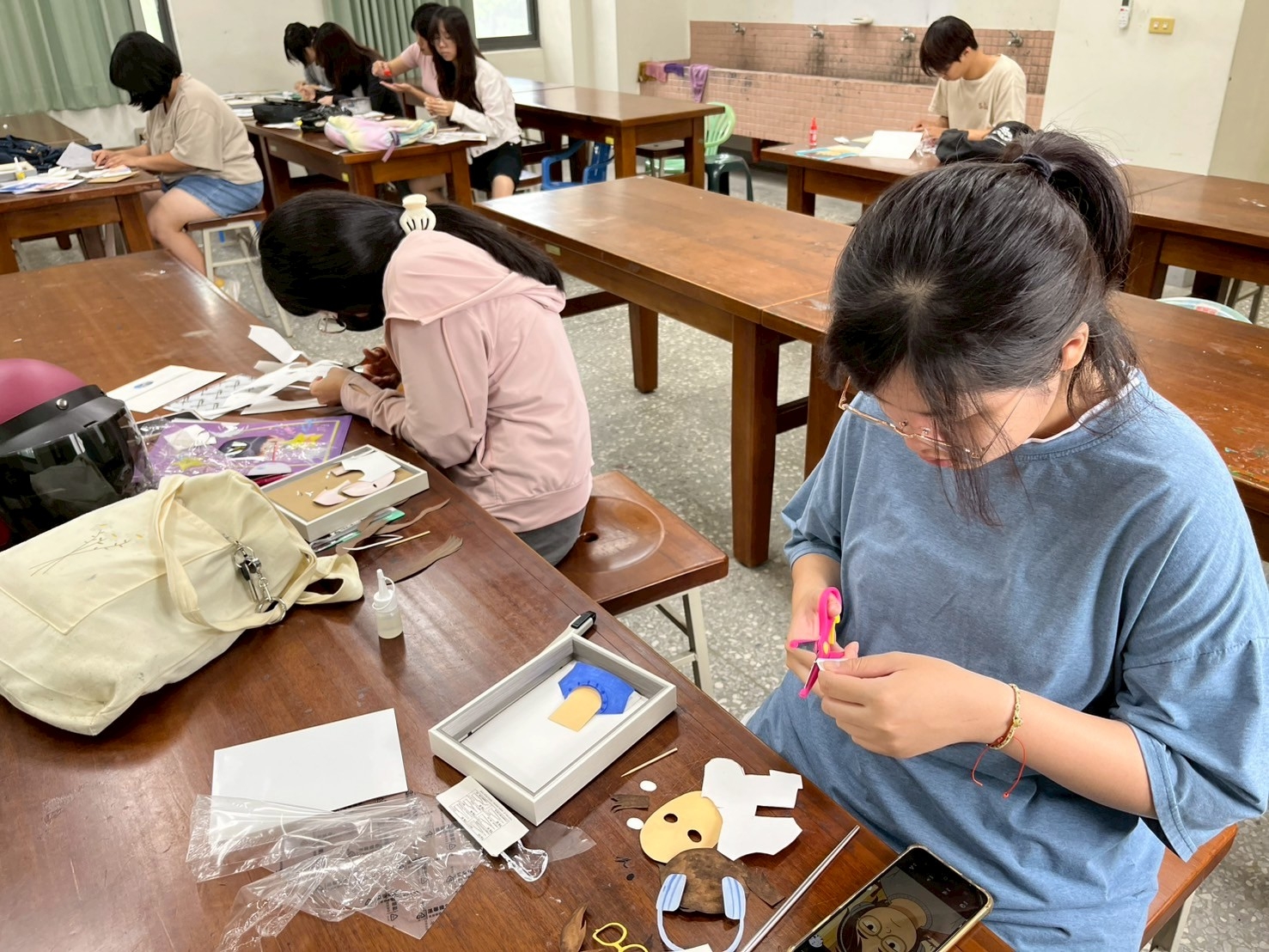 「生成式AI導入課程教學」：視覺傳達與設計