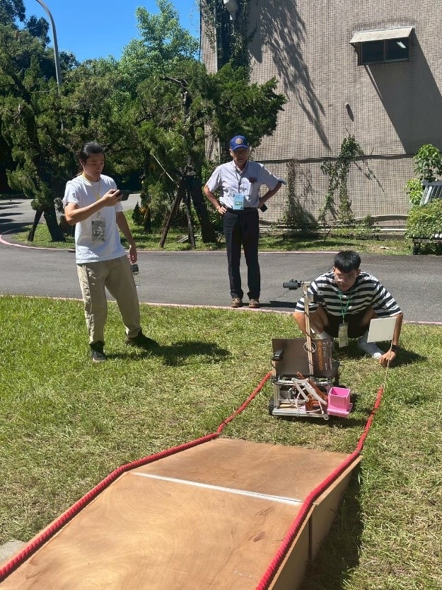 【A5-1跨域特色學分學程】智慧農業機器人系統與軟體微學程- 田間機器人系統與應用軟體專題實作