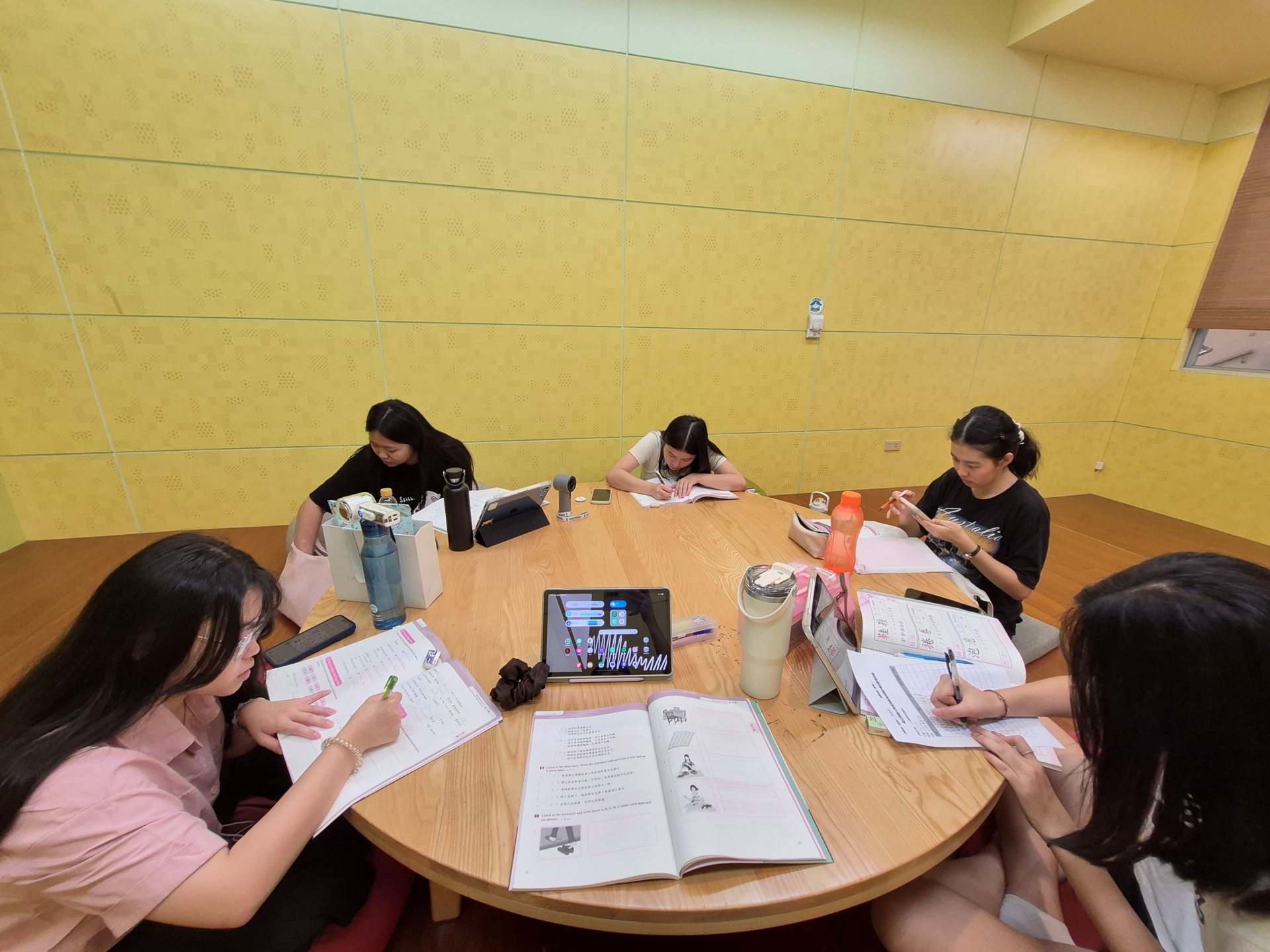 114-1國際生學伴暨課業輔導