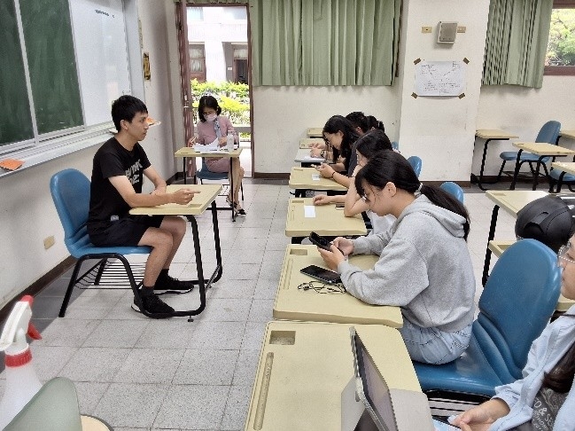 「生成式AI導入課程教學」：求職英文