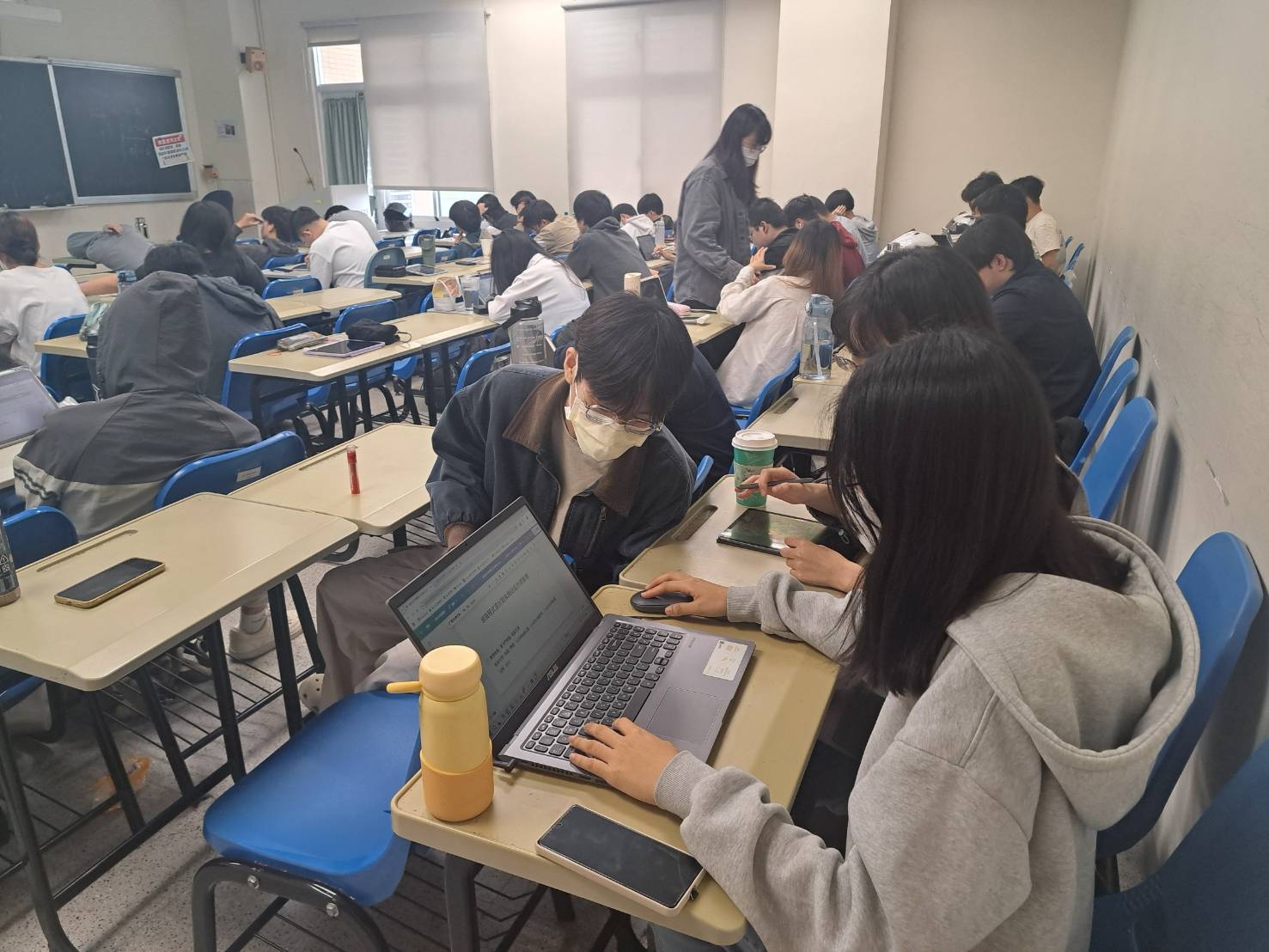 「生成式AI導入課程教學」：網頁程式設計