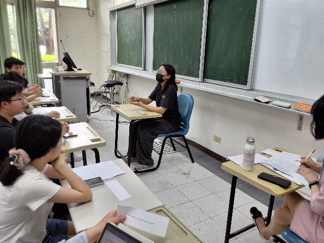 「生成式AI導入課程教學」：求職英文