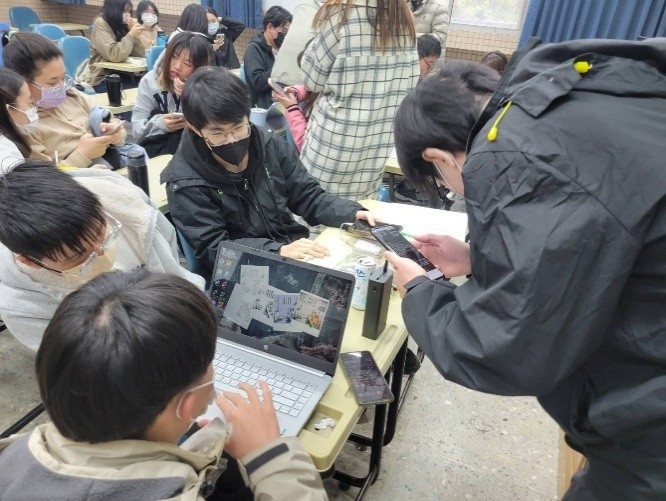 「生成式AI導入課程教學」：現代詩創意寫作Ⅰ