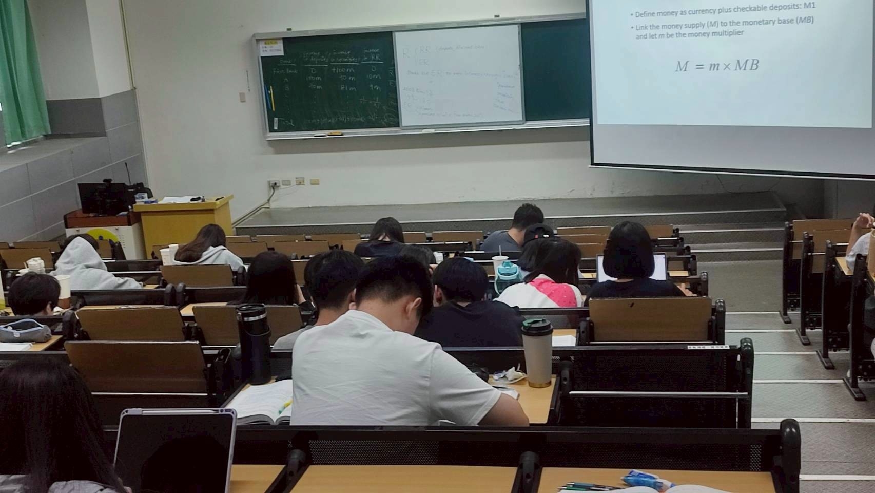 「生成式AI導入課程教學」：貨幣理論與政策