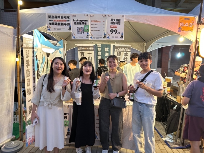 一張含有 服裝, 人員, 女人, 足部穿著 的圖片

AI 產生的內容可能不正確。